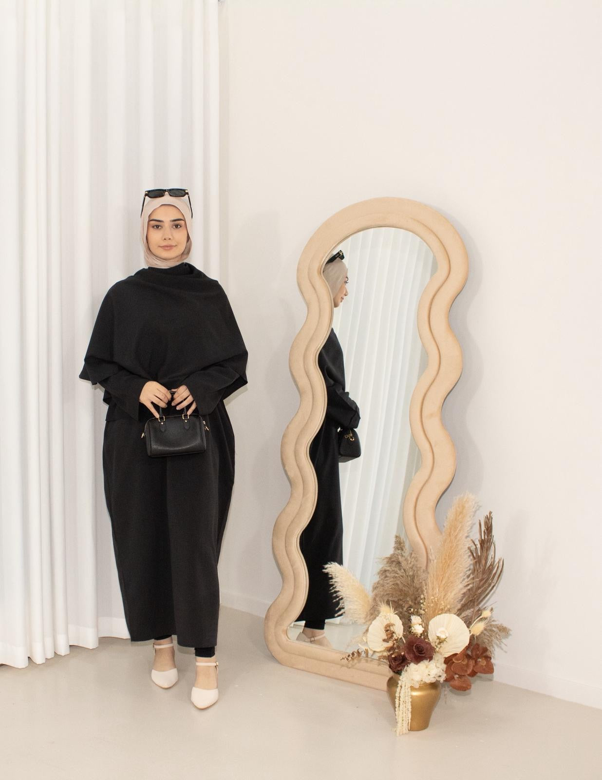 Rayie Abaya - Black
